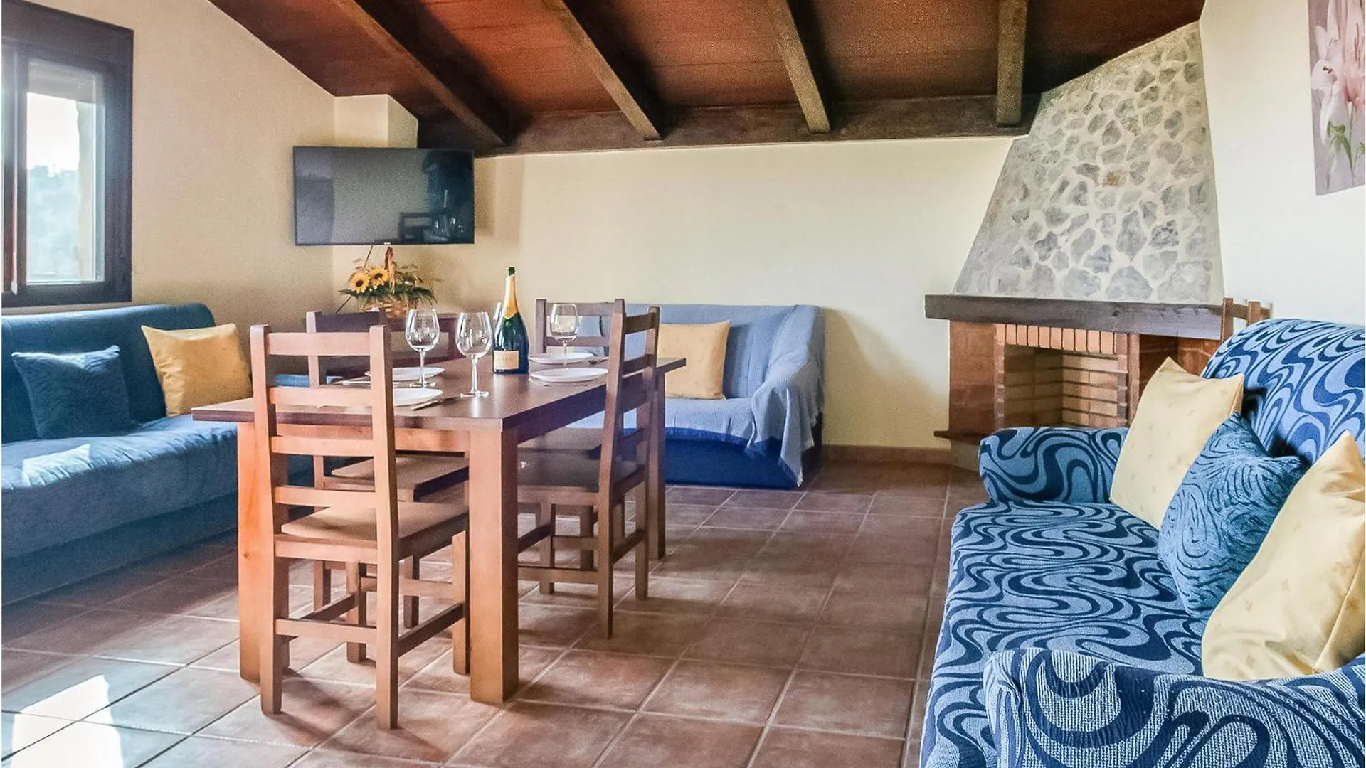 Gorgeous Home In Algodonales With Kitchen