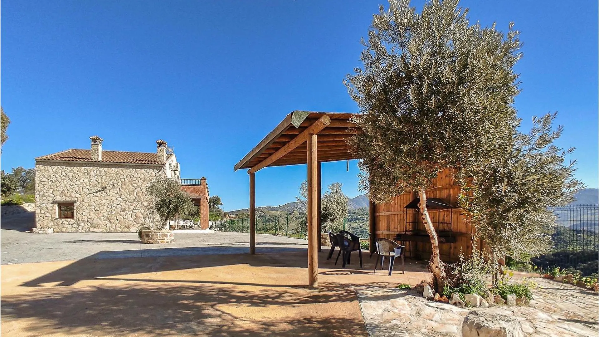 Сasa de vacaciones Gorgeous Home In Algodonales With Kitchen